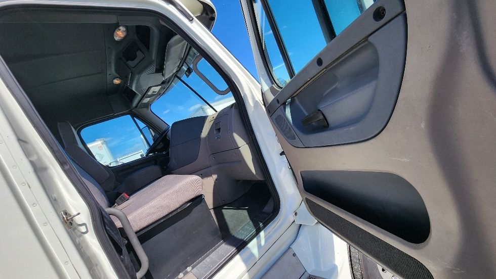 Day Cab Tractor-Heavy Duty Tractors-Freightliner-2019-Cascadia 12564ST-Ocala-FL-716,833\n\t\tmiles-$ 21,250 - Image 12