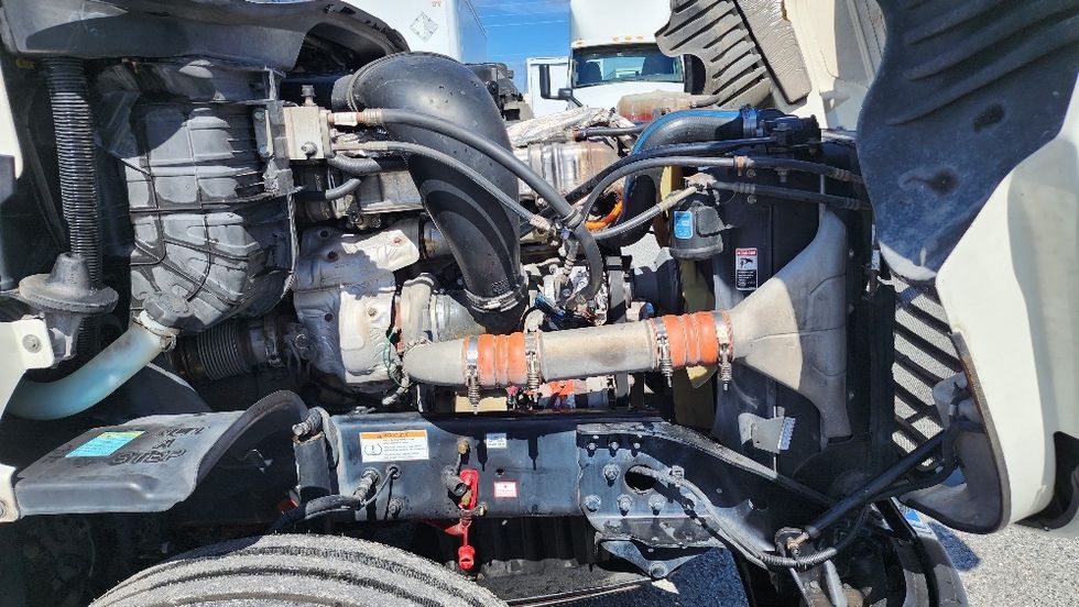 Day Cab Tractor-Heavy Duty Tractors-Freightliner-2019-Cascadia 12564ST-Ocala-FL-716,833\n\t\tmiles-$ 21,250 - Image 15