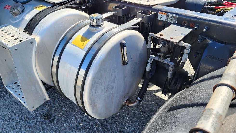 Day Cab Tractor-Heavy Duty Tractors-Freightliner-2019-Cascadia 12564ST-Ocala-FL-716,833\n\t\tmiles-$ 21,250 - Image 17