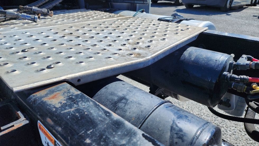 Day Cab Tractor-Heavy Duty Tractors-Freightliner-2019-Cascadia 12564ST-Ocala-FL-716,833\n\t\tmiles-$ 21,250 - Image 18