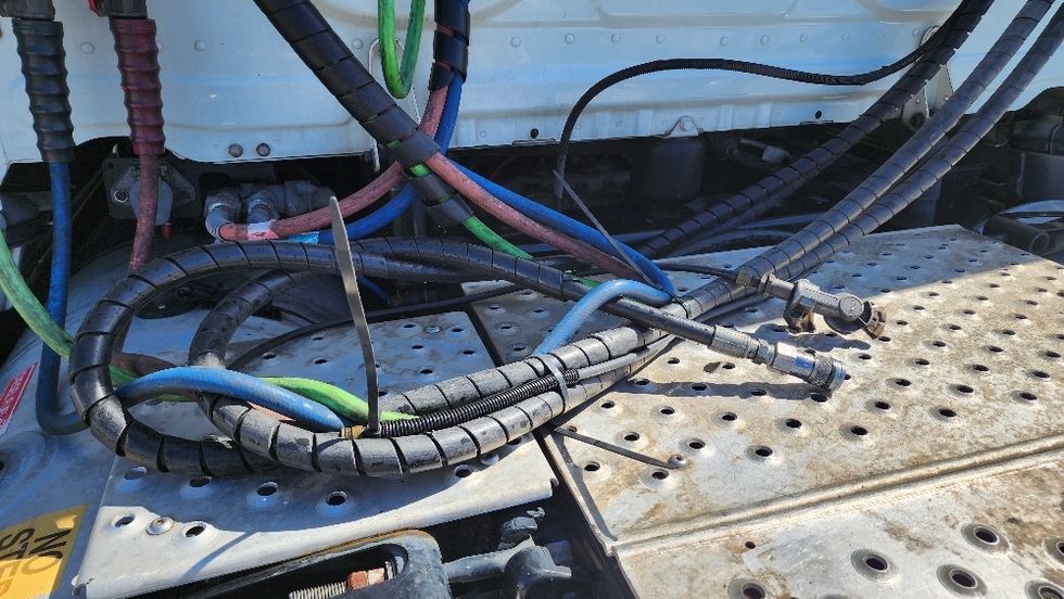 Day Cab Tractor-Heavy Duty Tractors-Freightliner-2019-Cascadia 12564ST-Ocala-FL-716,833\n\t\tmiles-$ 21,250 - Image 19