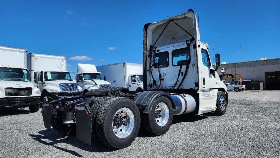 Day Cab Tractor-Heavy Duty Tractors-Freightliner-2019-Cascadia 12564ST-Ocala-FL-716,833\n\t\tmiles-$ 21,250 - Image 7