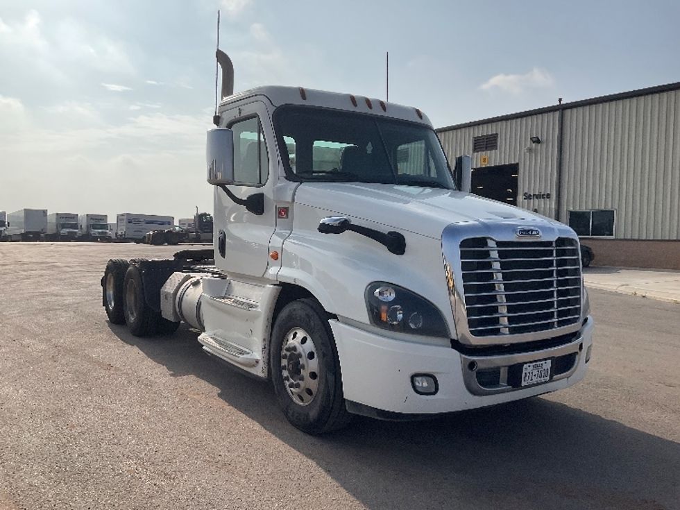 2019 Freightliner Cascadia 12564ST Day Cab Tractor