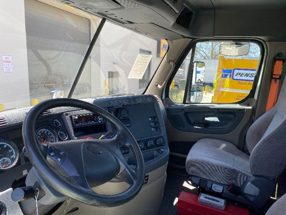 Day Cab Tractor-Heavy Duty Tractors-Freightliner-2019-Cascadia 12564ST-Ogden-UT-491,616\n\t\tmiles-$ 32,750 - Image 10