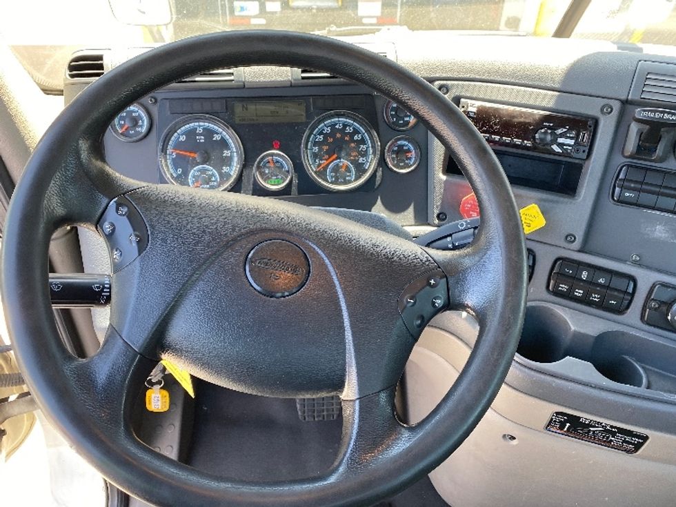 Day Cab Tractor-Heavy Duty Tractors-Freightliner-2019-Cascadia 12564ST-Ogden-UT-491,616\n\t\tmiles-$ 32,750 - Image 11