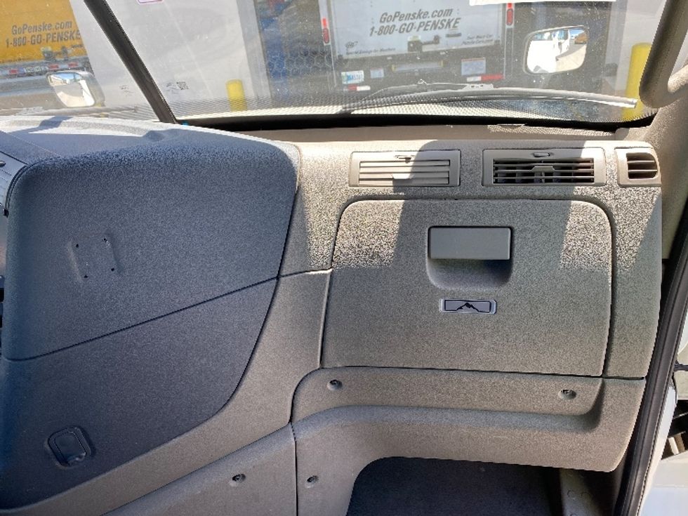Day Cab Tractor-Heavy Duty Tractors-Freightliner-2019-Cascadia 12564ST-Ogden-UT-491,616\n\t\tmiles-$ 32,750 - Image 13