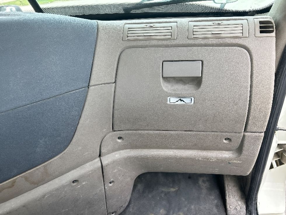 Day Cab Tractor-Heavy Duty Tractors-Freightliner-2019-Cascadia 12564ST-Omaha-NE-488,910\n\t\tmiles-$ 39,250 - Image 13