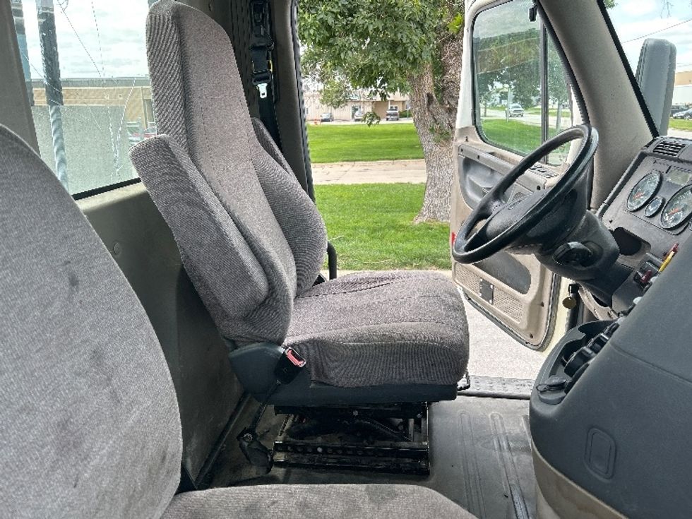 Day Cab Tractor-Heavy Duty Tractors-Freightliner-2019-Cascadia 12564ST-Omaha-NE-488,910\n\t\tmiles-$ 39,250 - Image 14