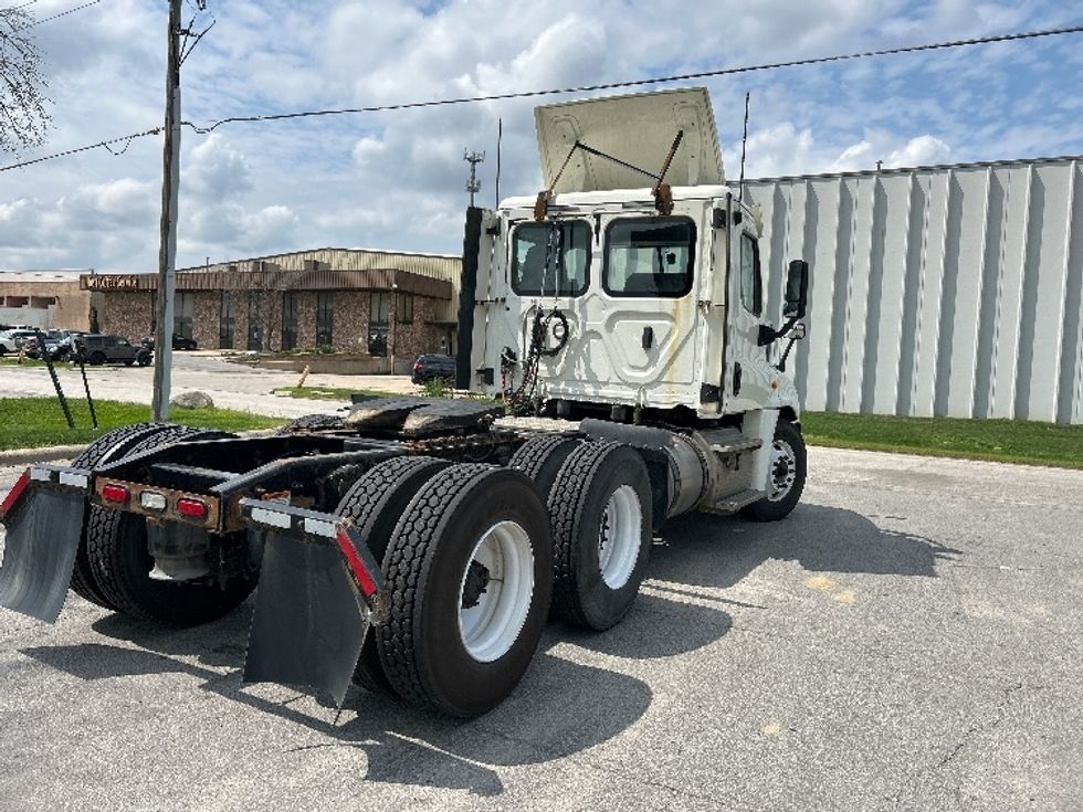 Day Cab Tractor-Heavy Duty Tractors-Freightliner-2019-Cascadia 12564ST-Omaha-NE-488,910\n\t\tmiles-$ 39,250 - Image 7
