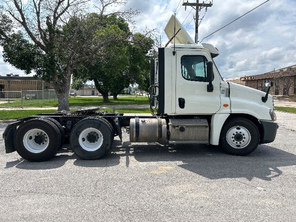Day Cab Tractor-Heavy Duty Tractors-Freightliner-2019-Cascadia 12564ST-Omaha-NE-488,910\n\t\tmiles-$ 39,250 - Image 8