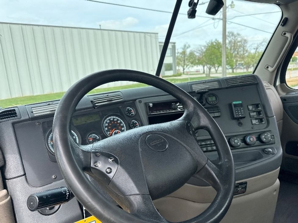 Day Cab Tractor-Heavy Duty Tractors-Freightliner-2019-Cascadia 12564ST-Omaha-NE-492,726\n\t\tmiles-$ 40,500 - Image 10