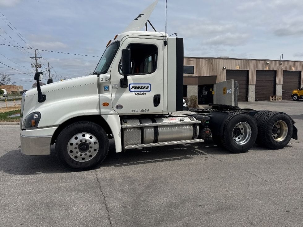 Day Cab Tractor-Heavy Duty Tractors-Freightliner-2019-Cascadia 12564ST-Omaha-NE-492,726\n\t\tmiles-$ 40,500 - Image 4