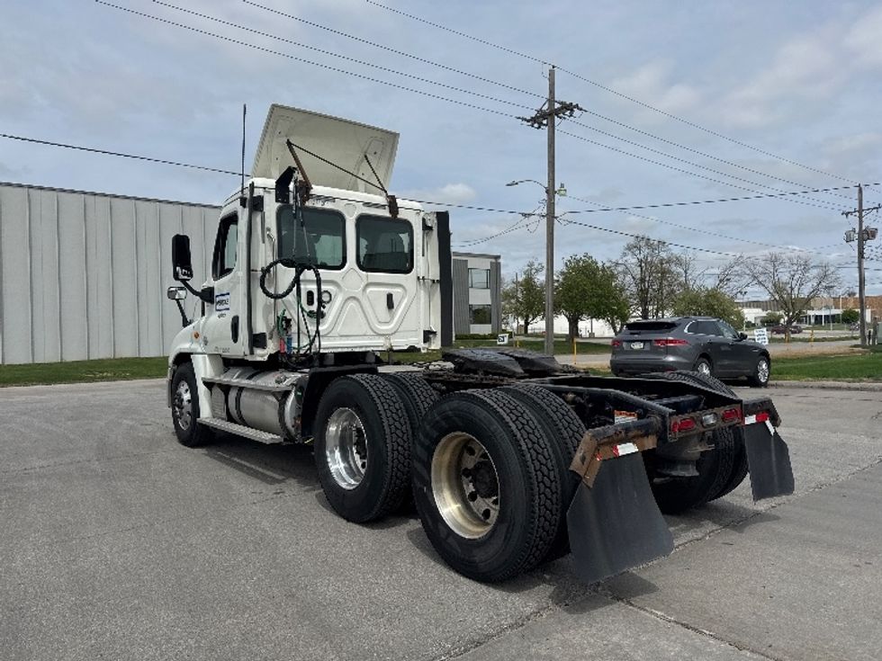 Day Cab Tractor-Heavy Duty Tractors-Freightliner-2019-Cascadia 12564ST-Omaha-NE-492,726\n\t\tmiles-$ 40,500 - Image 5