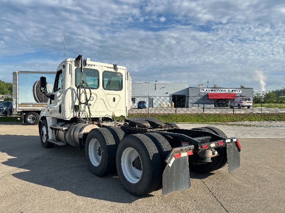 Day Cab Tractor-Heavy Duty Tractors-Freightliner-2019-Cascadia 12564ST-Parkersburg-WV-181,408\n\t\tmiles-$ 49,250 - Image 5