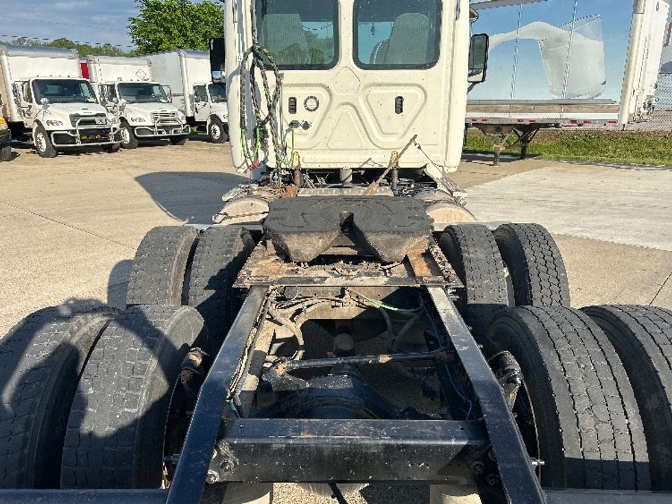 Day Cab Tractor-Heavy Duty Tractors-Freightliner-2019-Cascadia 12564ST-Parkersburg-WV-181,408\n\t\tmiles-$ 49,250 - Image 6