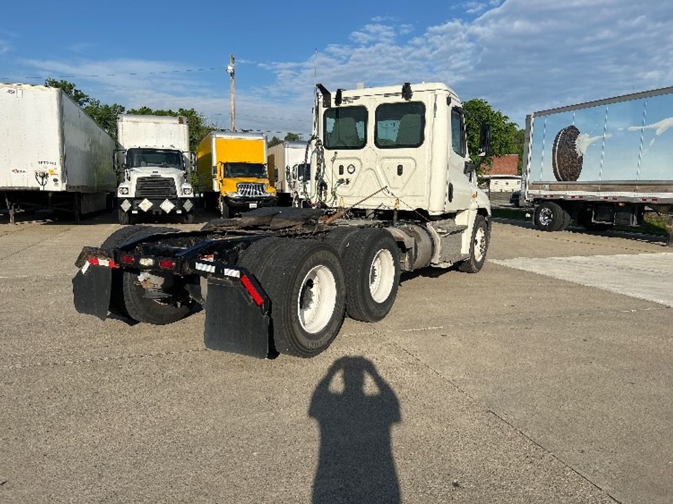 Day Cab Tractor-Heavy Duty Tractors-Freightliner-2019-Cascadia 12564ST-Parkersburg-WV-181,408\n\t\tmiles-$ 49,250 - Image 7
