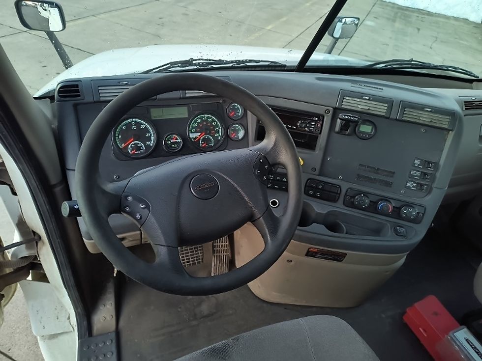 Day Cab Tractor-Heavy Duty Tractors-Freightliner-2019-Cascadia 12564ST-Parkersburg-WV-500,020\n\t\tmiles-$ 33,000 - Image 11