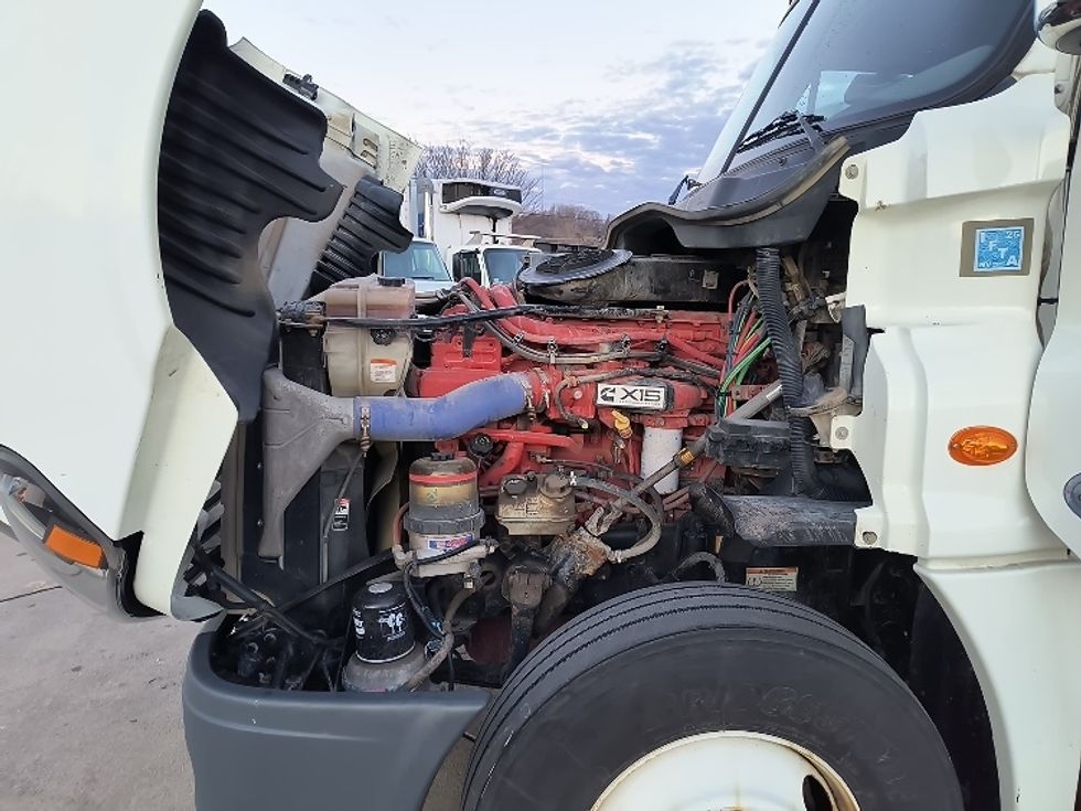 Day Cab Tractor-Heavy Duty Tractors-Freightliner-2019-Cascadia 12564ST-Parkersburg-WV-500,020\n\t\tmiles-$ 33,000 - Image 16