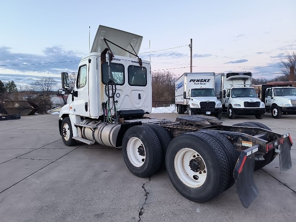 Day Cab Tractor-Heavy Duty Tractors-Freightliner-2019-Cascadia 12564ST-Parkersburg-WV-500,020\n\t\tmiles-$ 33,000 - Image 5