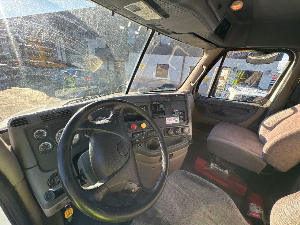 Day Cab Tractor-Heavy Duty Tractors-Freightliner-2019-Cascadia 12564ST-Pennsauken-NJ-374,136\n\t\tmiles-$ 38,500 - Image 10
