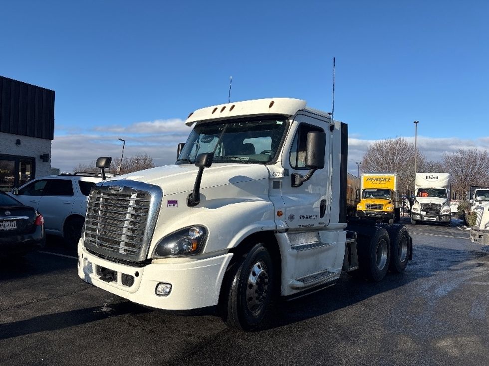 Day Cab Tractor-Heavy Duty Tractors-Freightliner-2019-Cascadia 12564ST-Pennsauken-NJ-374,136\n\t\tmiles-$ 38,500 - Image 3
