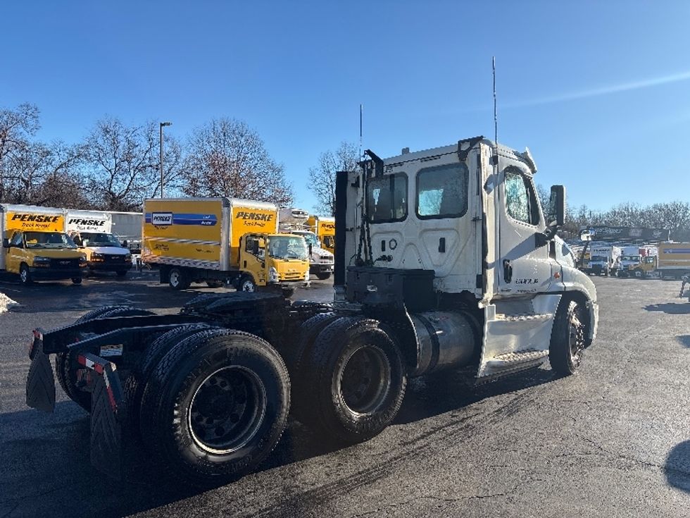 Day Cab Tractor-Heavy Duty Tractors-Freightliner-2019-Cascadia 12564ST-Pennsauken-NJ-374,136\n\t\tmiles-$ 38,500 - Image 7