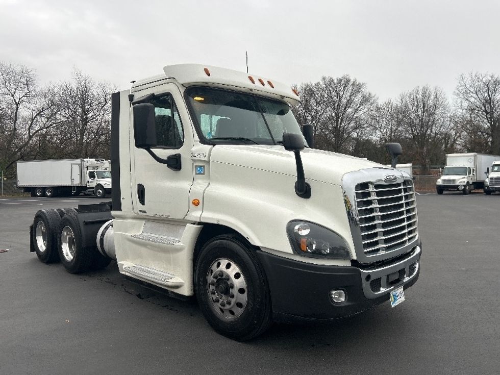 Day Cab Tractor-Heavy Duty Tractors-Freightliner-2019-Cascadia 12564ST-Pennsauken-NJ-375,672\n\t\tmiles-$ 39,250 - Image 1