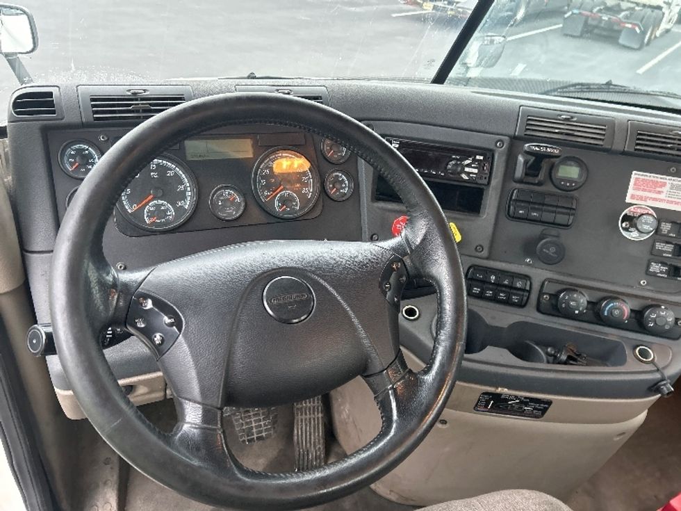 Day Cab Tractor-Heavy Duty Tractors-Freightliner-2019-Cascadia 12564ST-Pennsauken-NJ-375,672\n\t\tmiles-$ 39,250 - Image 11