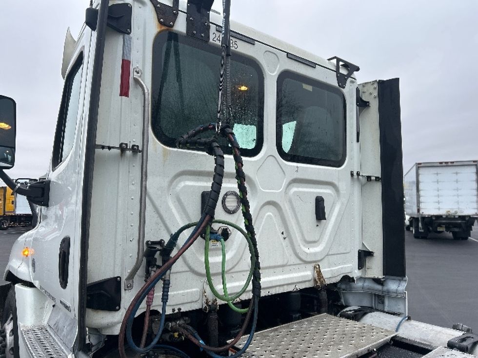 Day Cab Tractor-Heavy Duty Tractors-Freightliner-2019-Cascadia 12564ST-Pennsauken-NJ-375,672\n\t\tmiles-$ 39,250 - Image 18