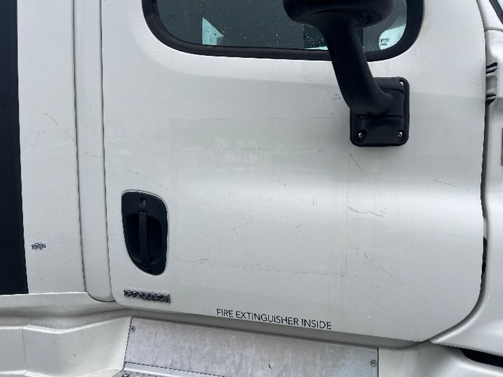 Day Cab Tractor-Heavy Duty Tractors-Freightliner-2019-Cascadia 12564ST-Pennsauken-NJ-375,672\n\t\tmiles-$ 39,250 - Image 19