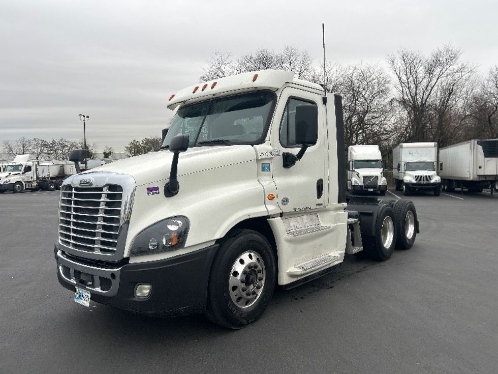 Day Cab Tractor-Heavy Duty Tractors-Freightliner-2019-Cascadia 12564ST-Pennsauken-NJ-375,672\n\t\tmiles-$ 39,250 - Image 3