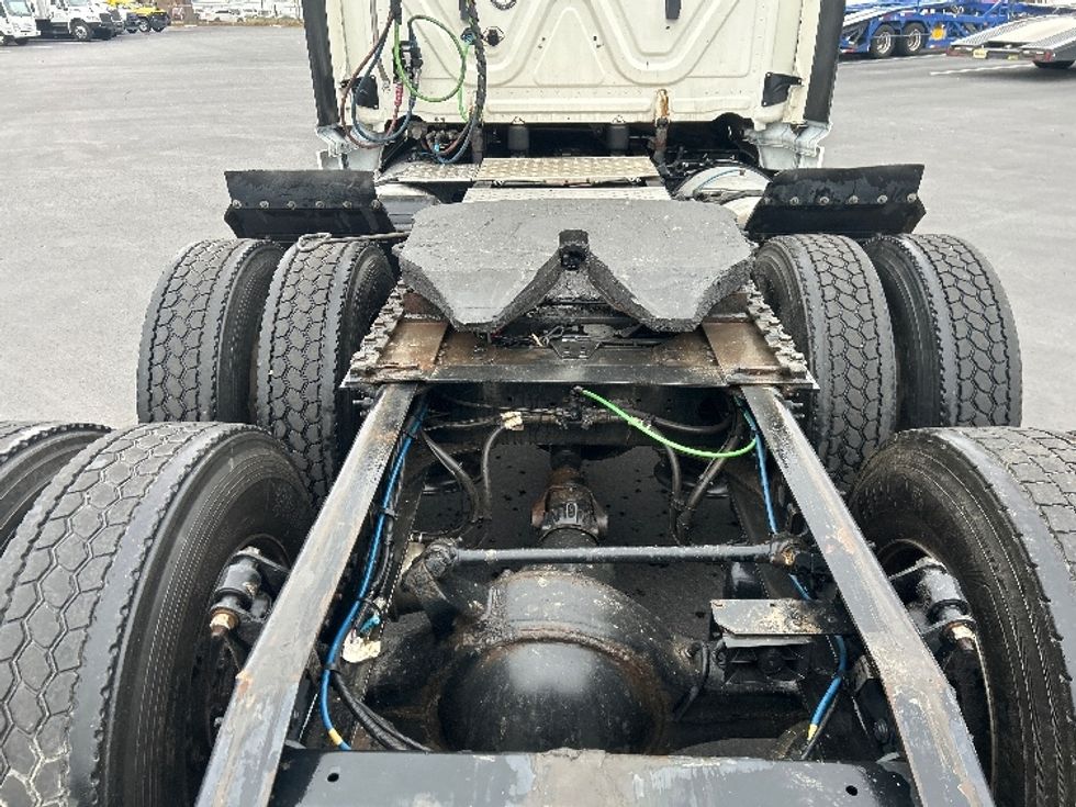 Day Cab Tractor-Heavy Duty Tractors-Freightliner-2019-Cascadia 12564ST-Pennsauken-NJ-375,672\n\t\tmiles-$ 39,250 - Image 6