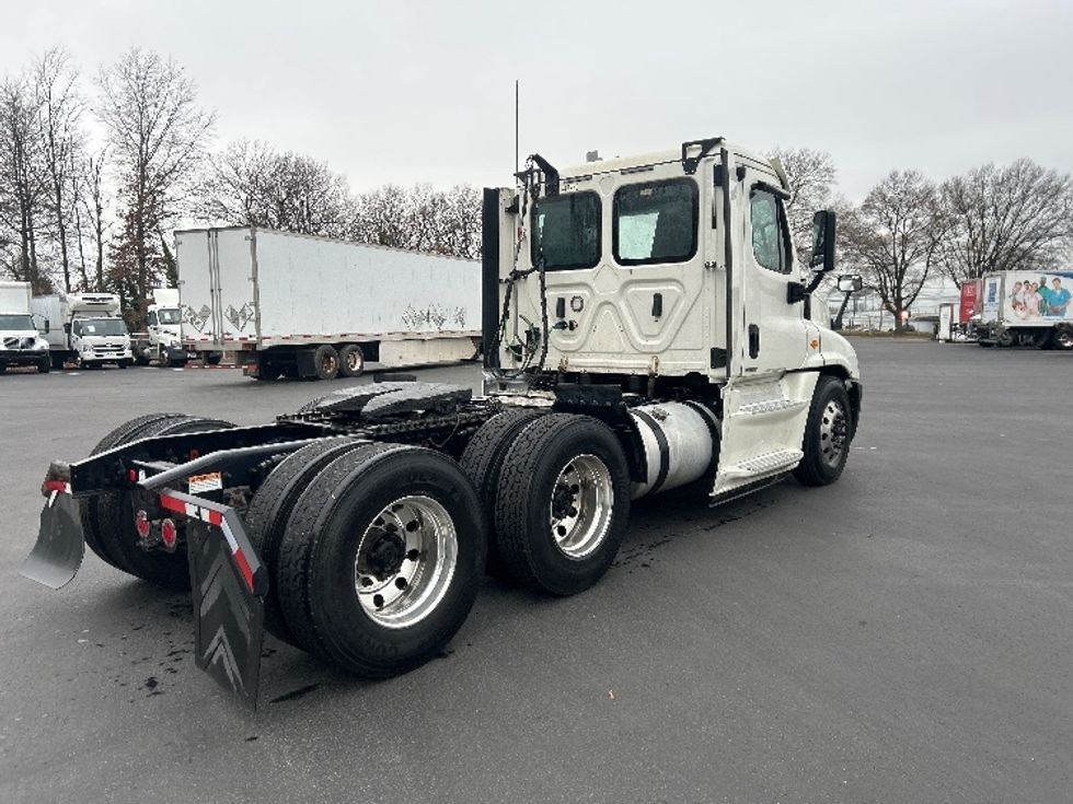 Day Cab Tractor-Heavy Duty Tractors-Freightliner-2019-Cascadia 12564ST-Pennsauken-NJ-375,672\n\t\tmiles-$ 39,250 - Image 7