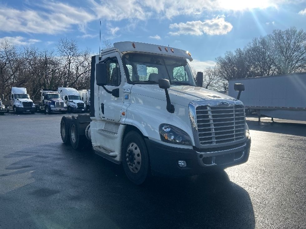 Day Cab Tractor-Heavy Duty Tractors-Freightliner-2019-Cascadia 12564ST-Pennsauken-NJ-402,939\n\t\tmiles-$ 37,250 - Image 1