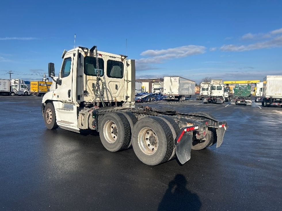 Day Cab Tractor-Heavy Duty Tractors-Freightliner-2019-Cascadia 12564ST-Pennsauken-NJ-402,939\n\t\tmiles-$ 37,250 - Image 5