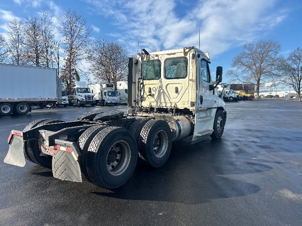 Day Cab Tractor-Heavy Duty Tractors-Freightliner-2019-Cascadia 12564ST-Pennsauken-NJ-402,939\n\t\tmiles-$ 37,250 - Image 7