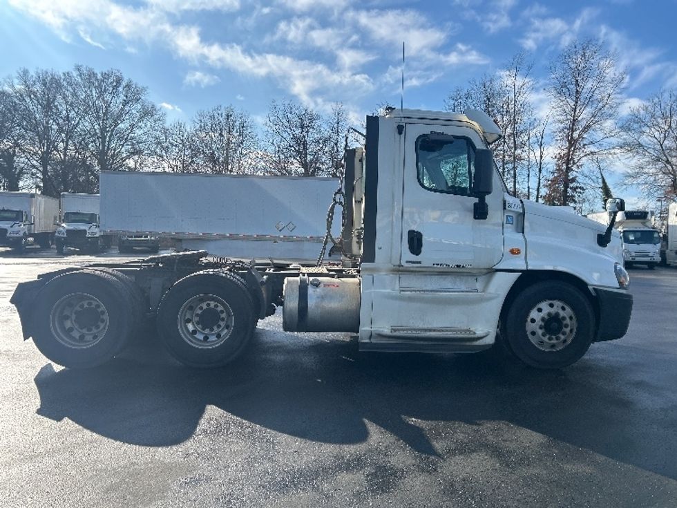 Day Cab Tractor-Heavy Duty Tractors-Freightliner-2019-Cascadia 12564ST-Pennsauken-NJ-402,939\n\t\tmiles-$ 37,250 - Image 8