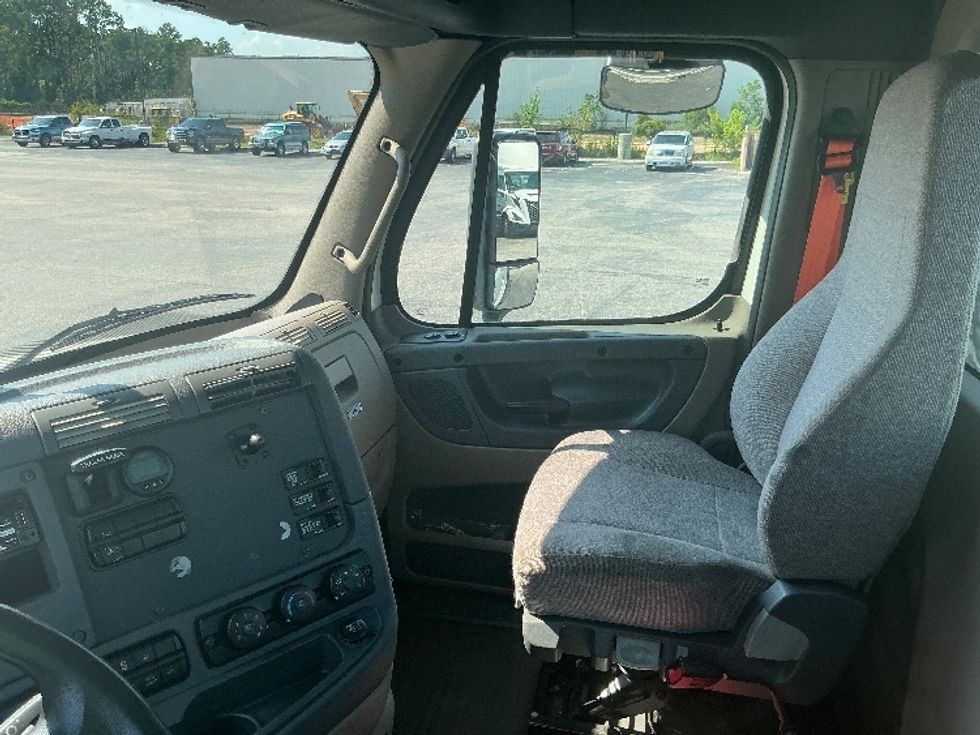 Day Cab Tractor-Heavy Duty Tractors-Freightliner-2019-Cascadia 12564ST-Pensacola-FL-225,731\n\t\tmiles-$ 49,000 - Image 10