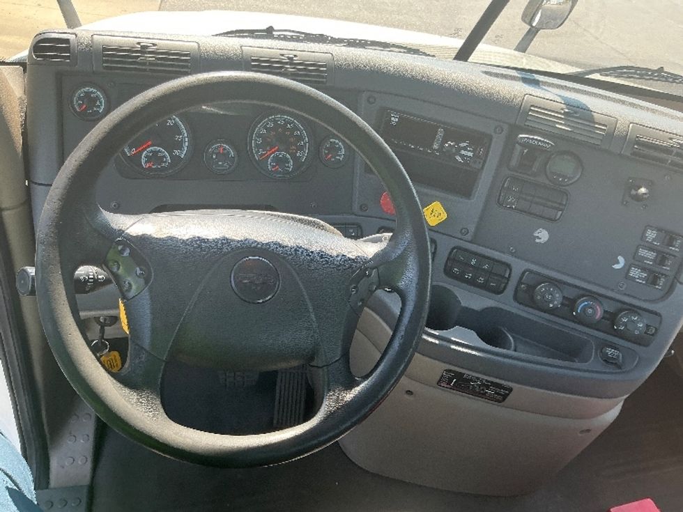 Day Cab Tractor-Heavy Duty Tractors-Freightliner-2019-Cascadia 12564ST-Pensacola-FL-225,731\n\t\tmiles-$ 49,000 - Image 11
