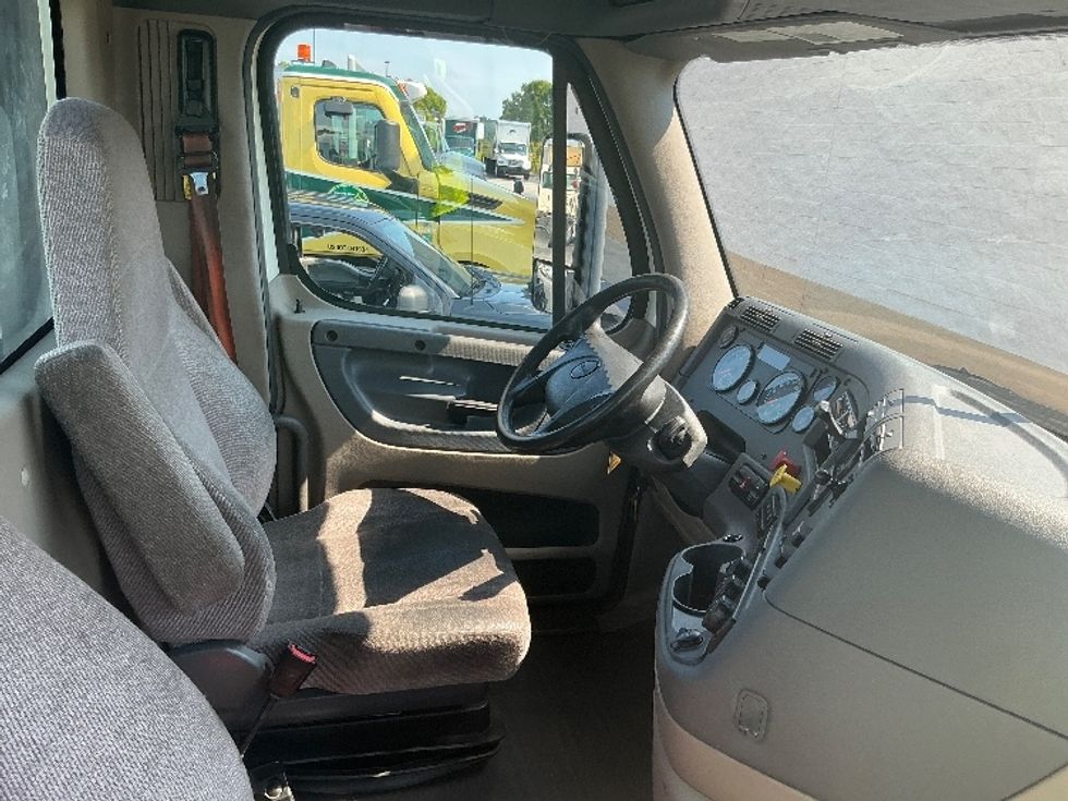Day Cab Tractor-Heavy Duty Tractors-Freightliner-2019-Cascadia 12564ST-Pensacola-FL-225,731\n\t\tmiles-$ 49,000 - Image 14