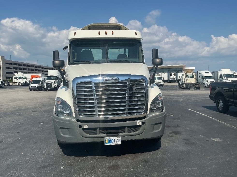 Day Cab Tractor-Heavy Duty Tractors-Freightliner-2019-Cascadia 12564ST-Pensacola-FL-225,731\n\t\tmiles-$ 49,000 - Image 2