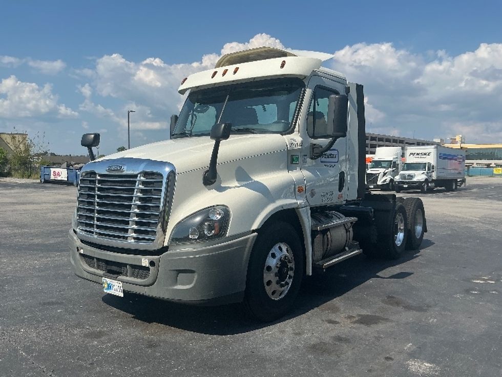 Day Cab Tractor-Heavy Duty Tractors-Freightliner-2019-Cascadia 12564ST-Pensacola-FL-225,731\n\t\tmiles-$ 49,000 - Image 3