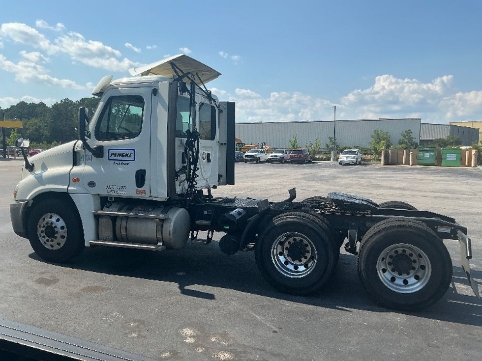 Day Cab Tractor-Heavy Duty Tractors-Freightliner-2019-Cascadia 12564ST-Pensacola-FL-225,731\n\t\tmiles-$ 49,000 - Image 4