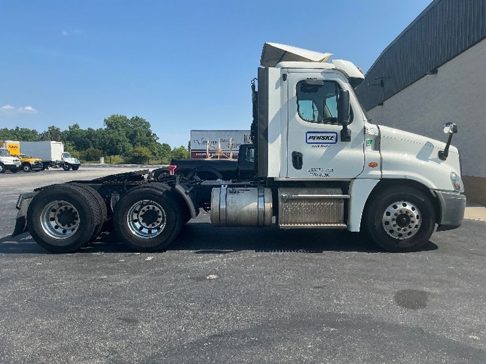 Day Cab Tractor-Heavy Duty Tractors-Freightliner-2019-Cascadia 12564ST-Pensacola-FL-225,731\n\t\tmiles-$ 49,000 - Image 8