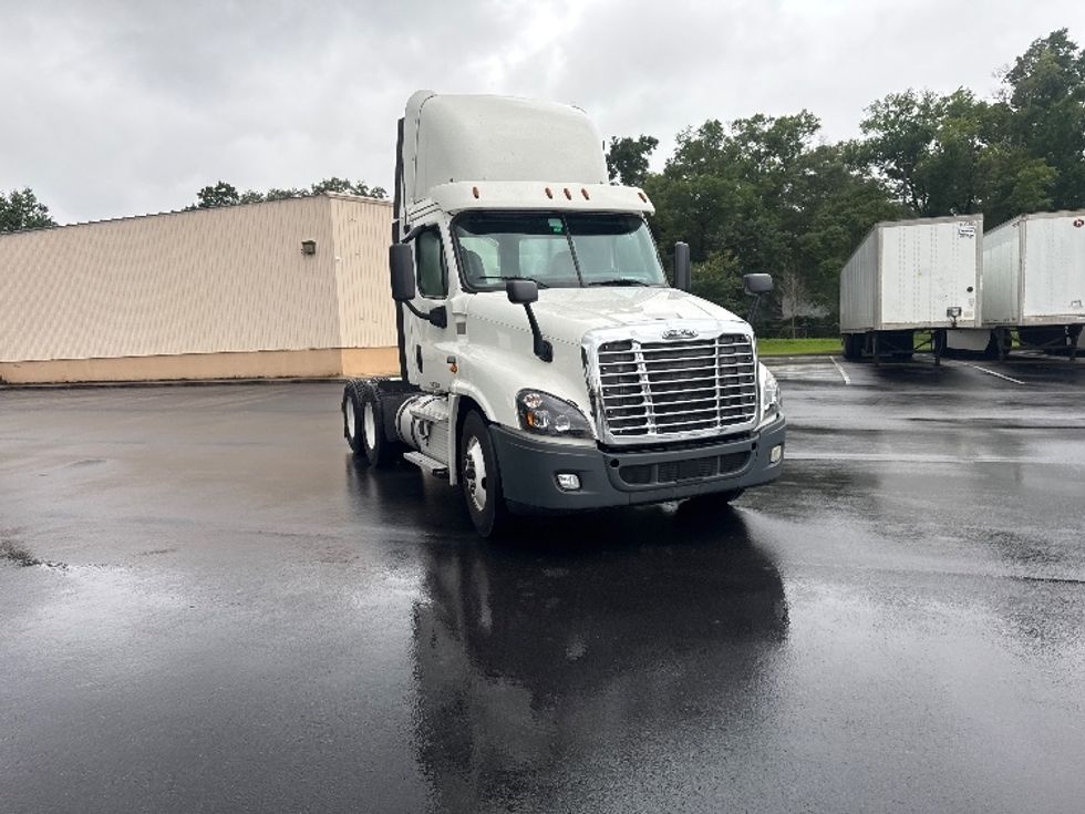 Day Cab Tractor-Heavy Duty Tractors-Freightliner-2019-Cascadia 12564ST-Pensacola-FL-599,725\n\t\tmiles-$ 23,500 - Image 1