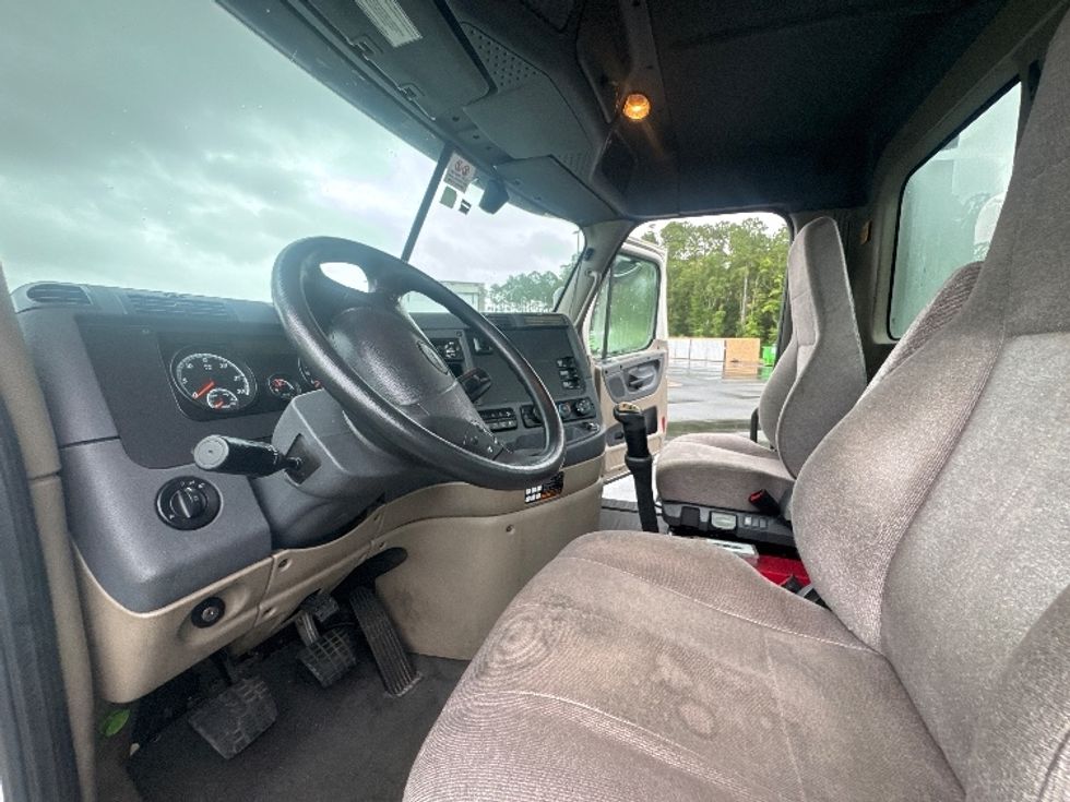 Day Cab Tractor-Heavy Duty Tractors-Freightliner-2019-Cascadia 12564ST-Pensacola-FL-599,725\n\t\tmiles-$ 23,500 - Image 10