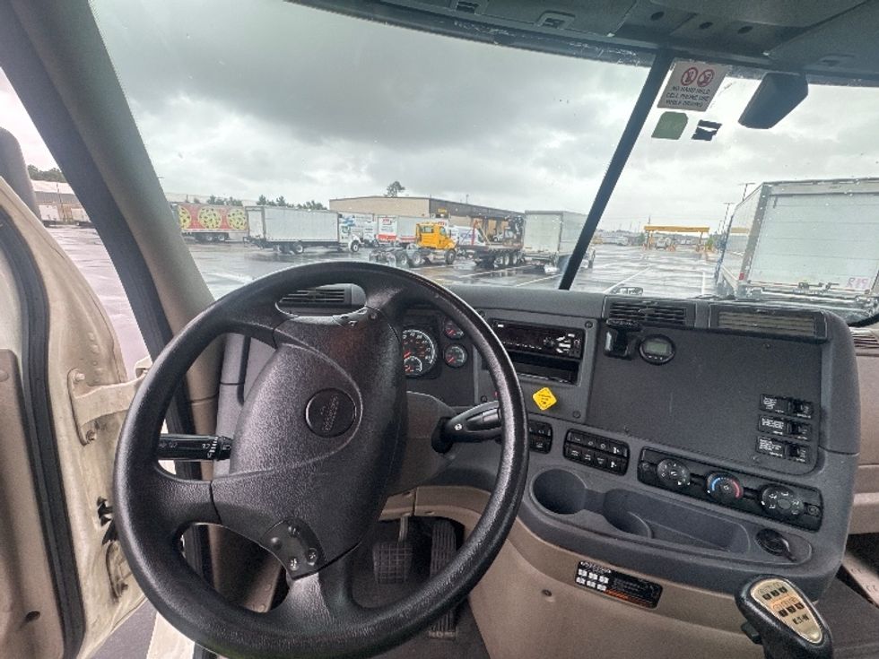 Day Cab Tractor-Heavy Duty Tractors-Freightliner-2019-Cascadia 12564ST-Pensacola-FL-599,725\n\t\tmiles-$ 23,500 - Image 11