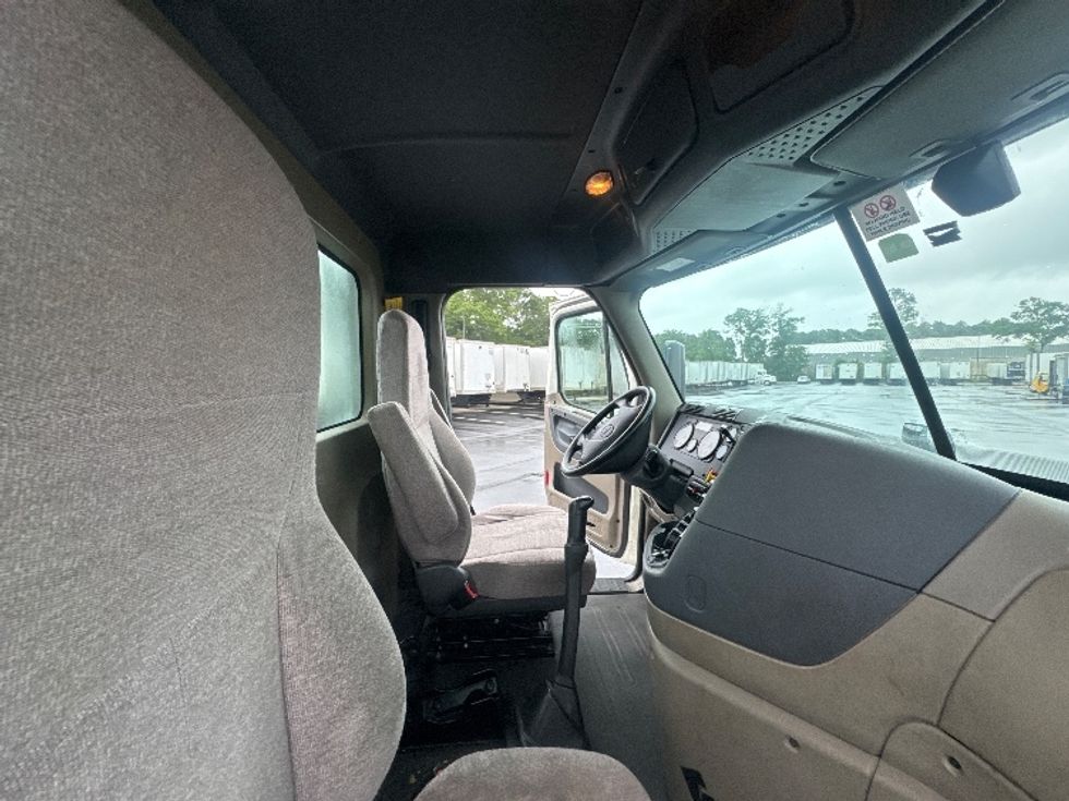 Day Cab Tractor-Heavy Duty Tractors-Freightliner-2019-Cascadia 12564ST-Pensacola-FL-599,725\n\t\tmiles-$ 23,500 - Image 14