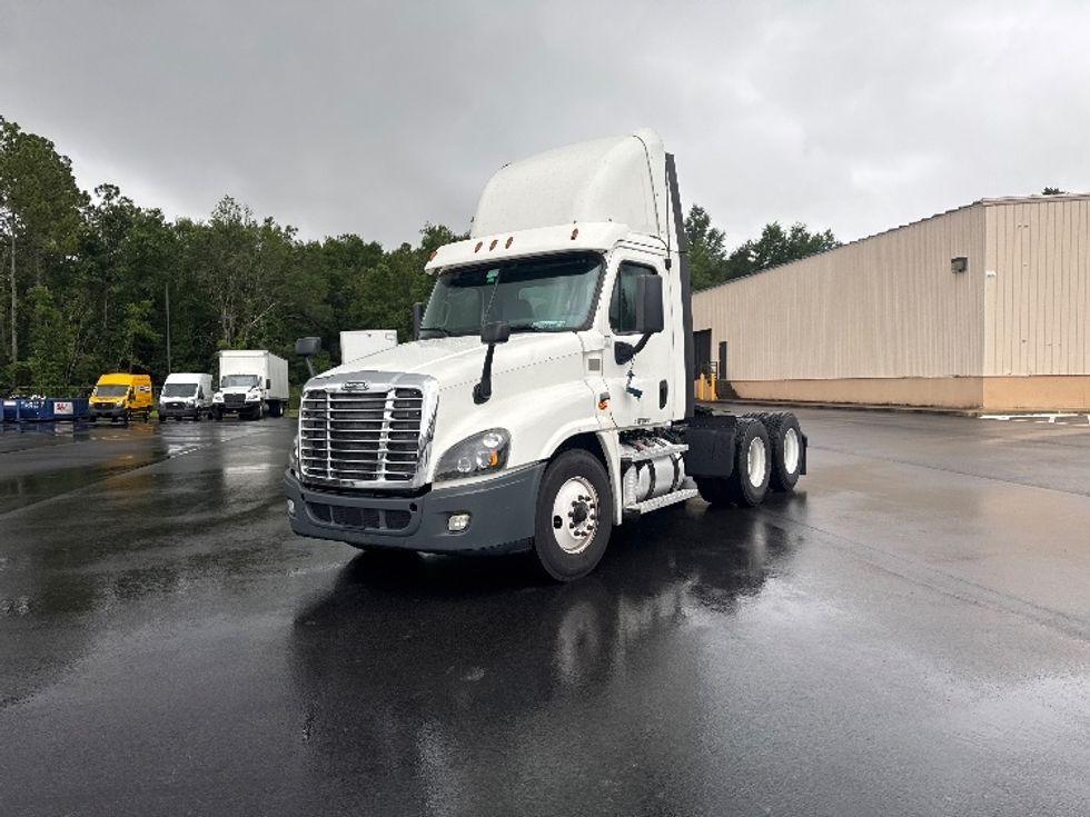 Day Cab Tractor-Heavy Duty Tractors-Freightliner-2019-Cascadia 12564ST-Pensacola-FL-599,725\n\t\tmiles-$ 23,500 - Image 3