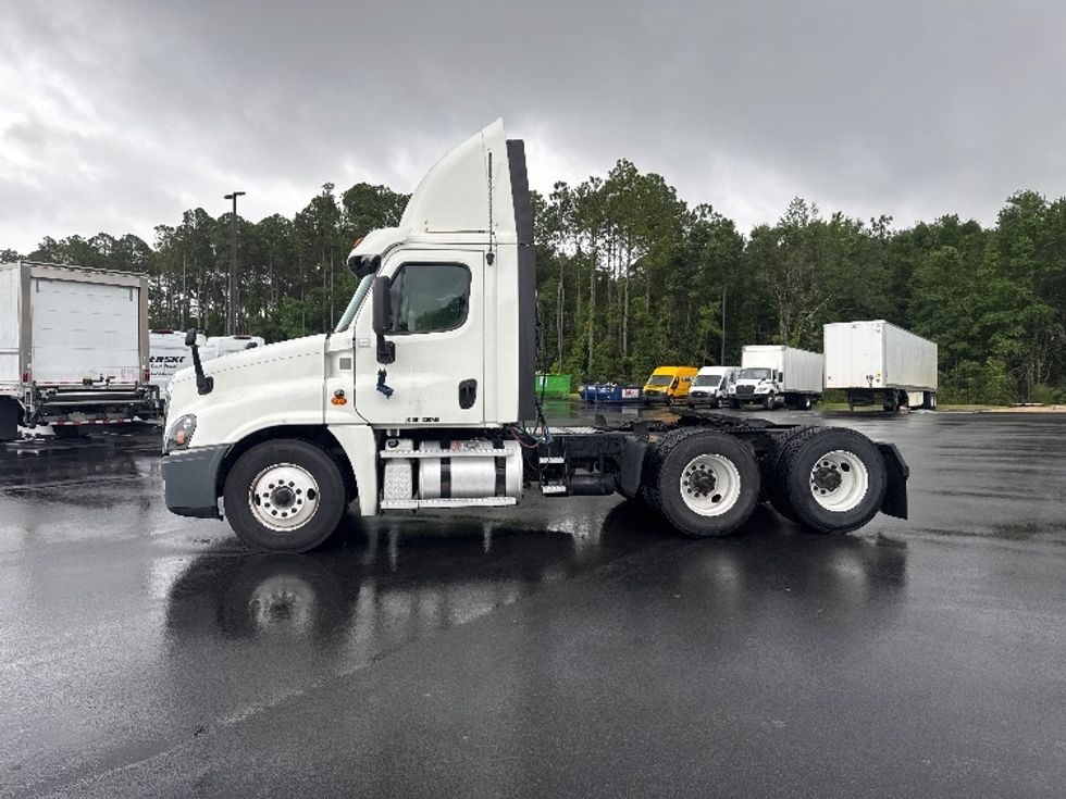 Day Cab Tractor-Heavy Duty Tractors-Freightliner-2019-Cascadia 12564ST-Pensacola-FL-599,725\n\t\tmiles-$ 23,500 - Image 4